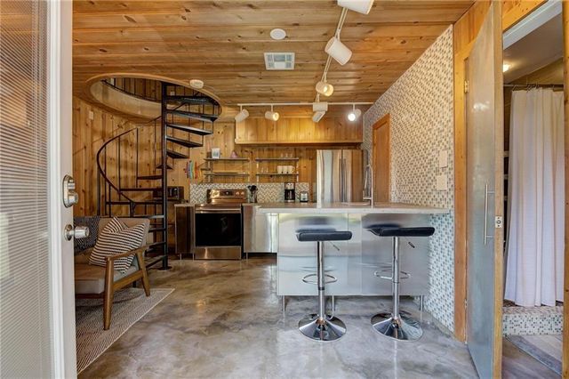 2105 NW 59th Place, Oklahoma City, OK 73112