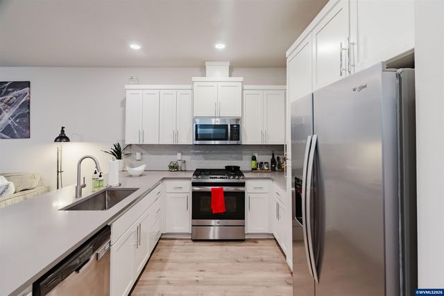 6268 SE Harkness Ln, Hillsboro, OR 97123