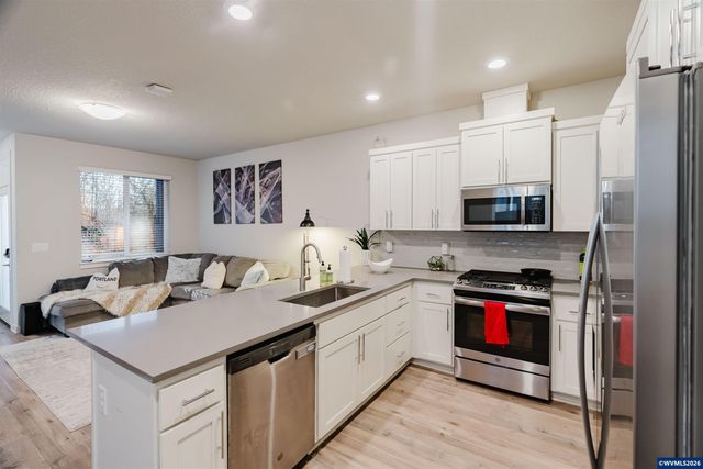 6268 SE Harkness Ln, Hillsboro, OR 97123