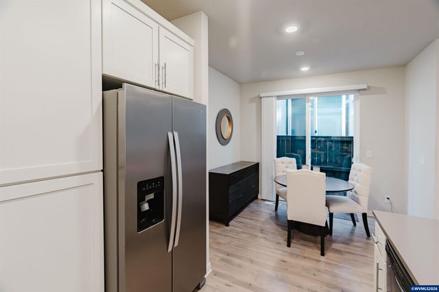 6268 SE Harkness Ln, Hillsboro, OR 97123