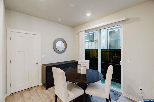 6268 SE Harkness Ln, Hillsboro, OR 97123