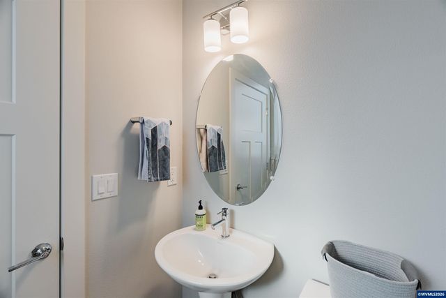 6268 SE Harkness Ln, Hillsboro, OR 97123