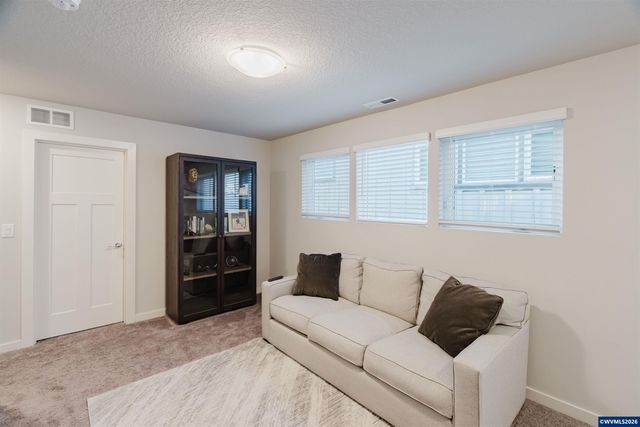 6268 SE Harkness Ln, Hillsboro, OR 97123