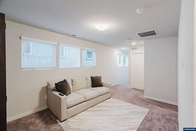 6268 SE Harkness Ln, Hillsboro, OR 97123