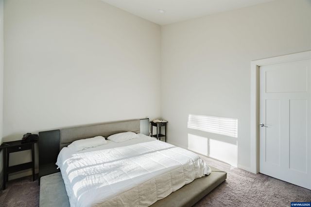 6268 SE Harkness Ln, Hillsboro, OR 97123