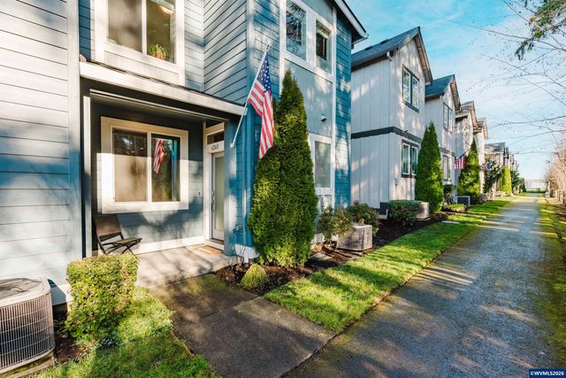 6268 SE Harkness Ln, Hillsboro, OR 97123