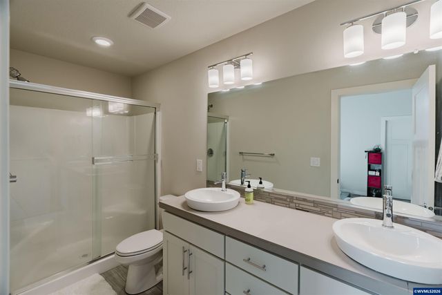 6268 SE Harkness Ln, Hillsboro, OR 97123