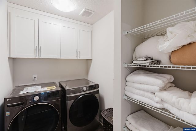 6268 SE Harkness Ln, Hillsboro, OR 97123