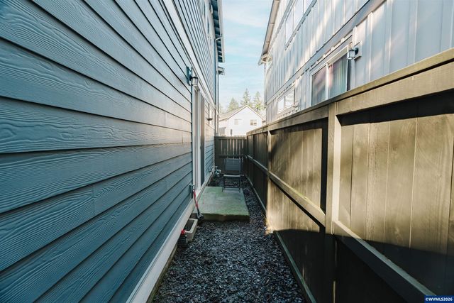 6268 SE Harkness Ln, Hillsboro, OR 97123