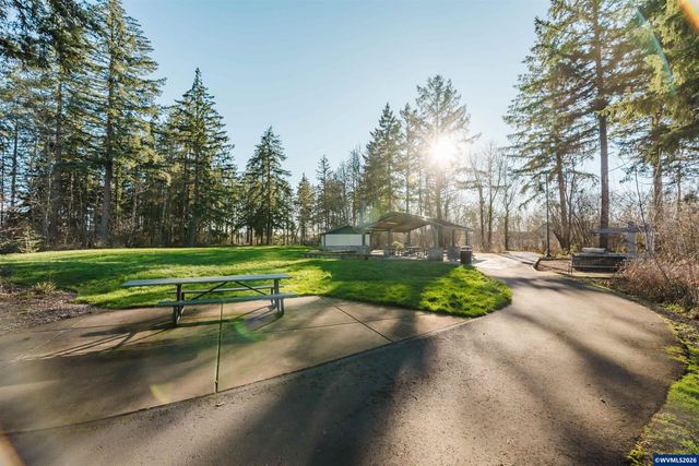 6268 SE Harkness Ln, Hillsboro, OR 97123