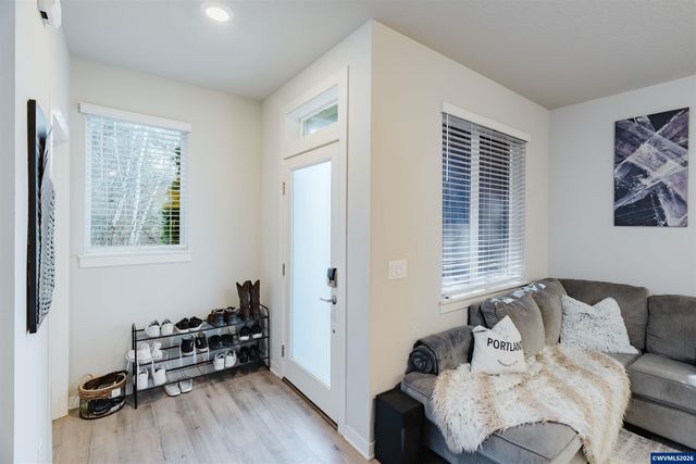 6268 SE Harkness Ln, Hillsboro, OR 97123