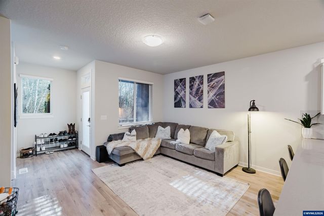 6268 SE Harkness Ln, Hillsboro, OR 97123