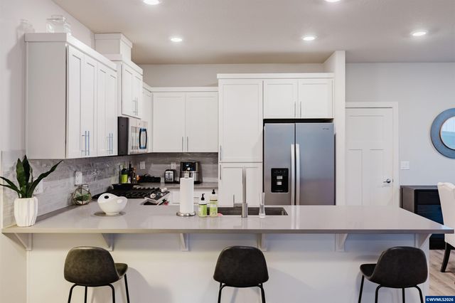 6268 SE Harkness Ln, Hillsboro, OR 97123