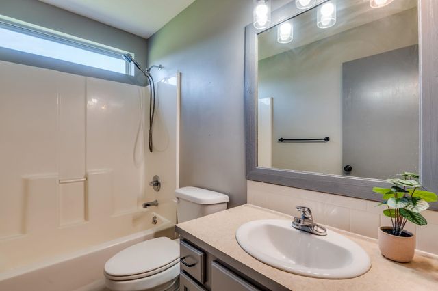 606 S Reece Rd, Goddard, KS 67052