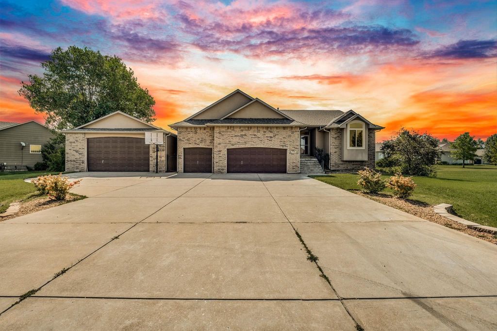 606 S Reece Rd, Goddard, KS 67052