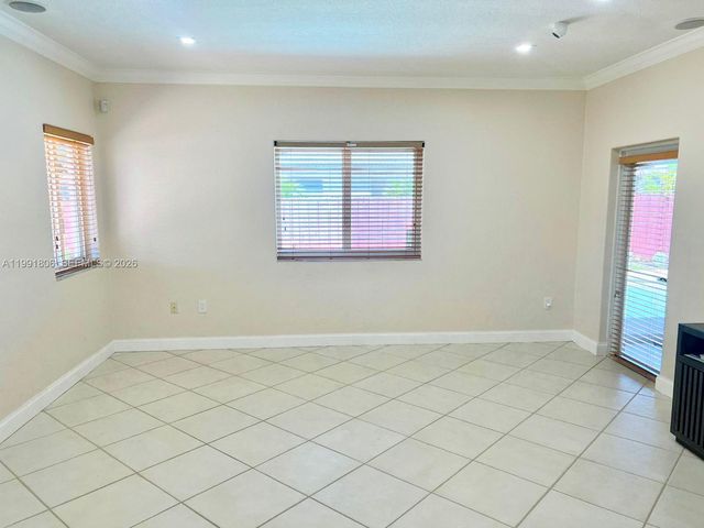 8899 NW 176th Ln, Hialeah, FL 33018