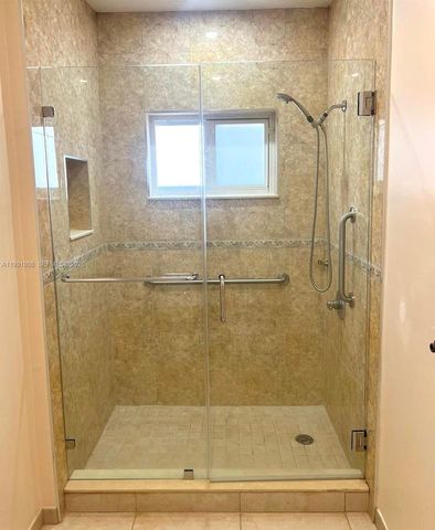 8899 NW 176th Ln, Hialeah, FL 33018