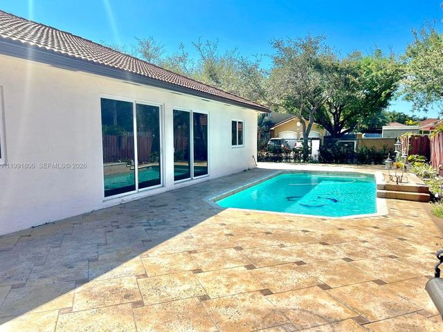 8899 NW 176th Ln, Hialeah, FL 33018