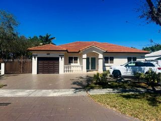 8899 NW 176th Ln, Hialeah, FL 33018