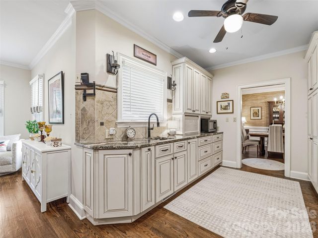 1005 Windsor Drive, Asheville, NC 28803