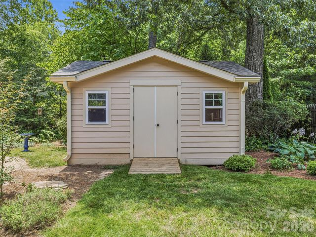 1005 Windsor Drive, Asheville, NC 28803
