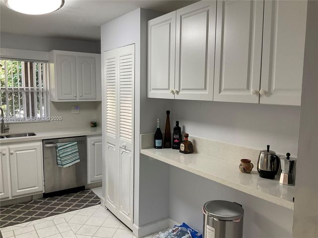 9201 Sunrise Lakes Blvd 205, Sunrise, FL 33322
