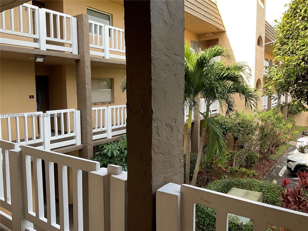 9201 Sunrise Lakes Blvd 205, Sunrise, FL 33322