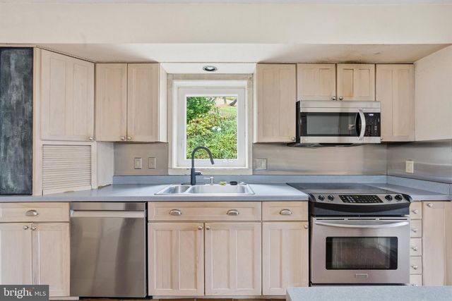 230 S PERKASIE RD, Perkasie, PA 18944