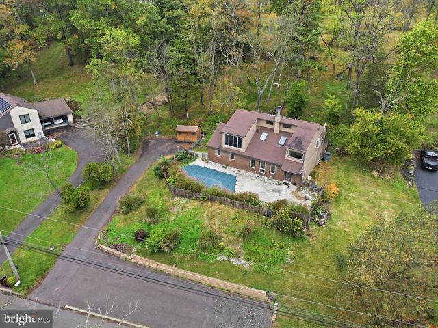 230 S PERKASIE RD, Perkasie, PA 18944