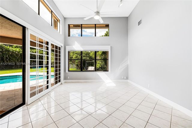 1256 S Manor Dr S, Weston, FL 33326