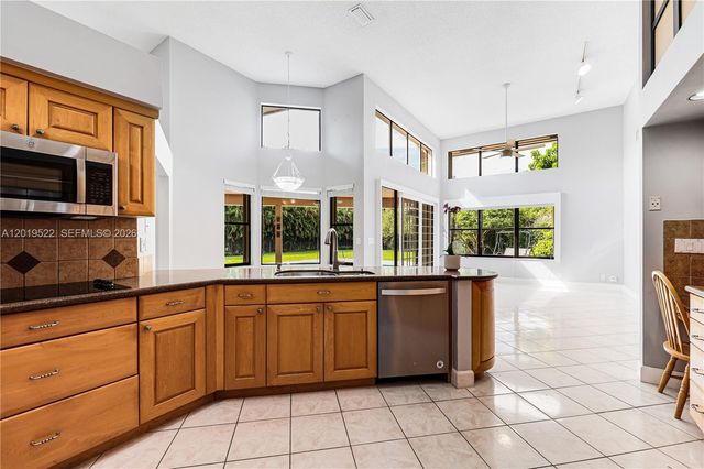 1256 S Manor Dr S, Weston, FL 33326