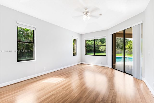 1256 S Manor Dr S, Weston, FL 33326