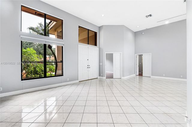 1256 S Manor Dr S, Weston, FL 33326
