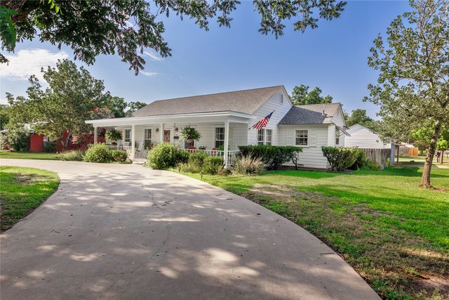 805 W 15th Street, Brady, TX 76825