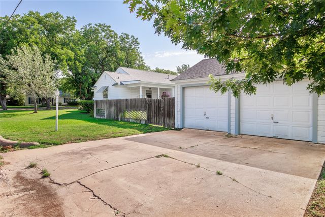 805 W 15th Street, Brady, TX 76825