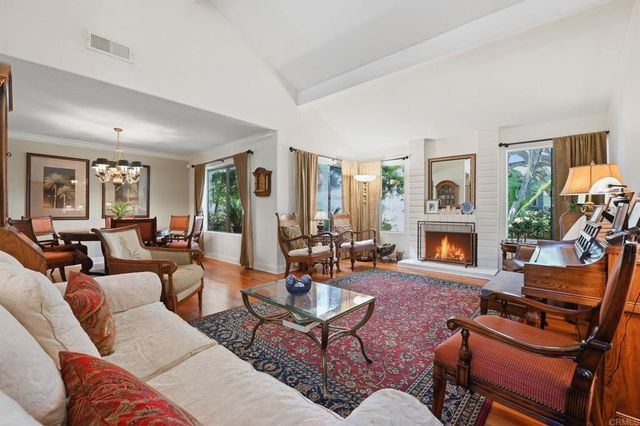 1066 Guildford Court, Encinitas, CA 92024