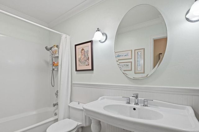 1066 Guildford Court, Encinitas, CA 92024