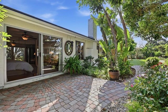 1066 Guildford Court, Encinitas, CA 92024
