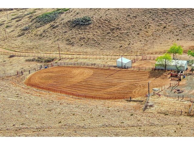 320 Del Monte Rd, Berthoud, CO 80513