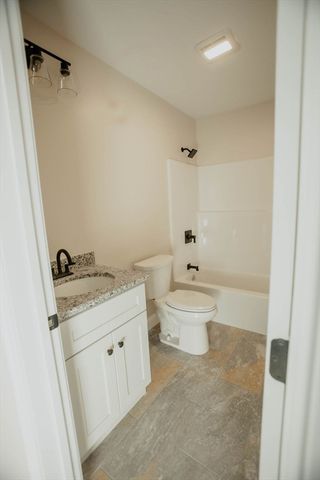 572 Wheelwright Rd, Barre, MA 01005