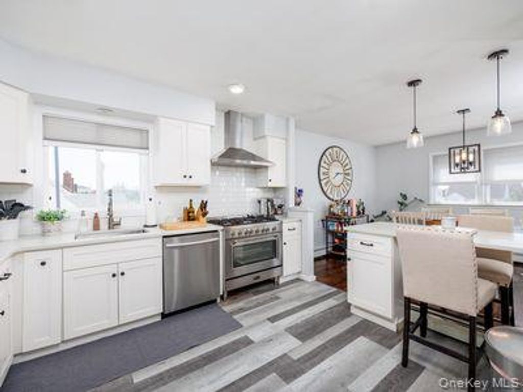 825 E Park Avenue, Long Beach, NY 11561
