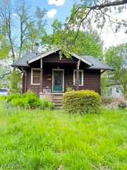 1706 Hampton Road, Akron, OH 44305