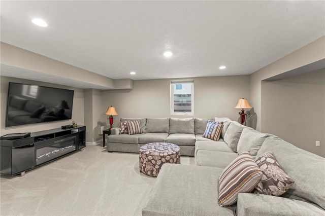 307 Regent Court, Mcdonald, PA 15057