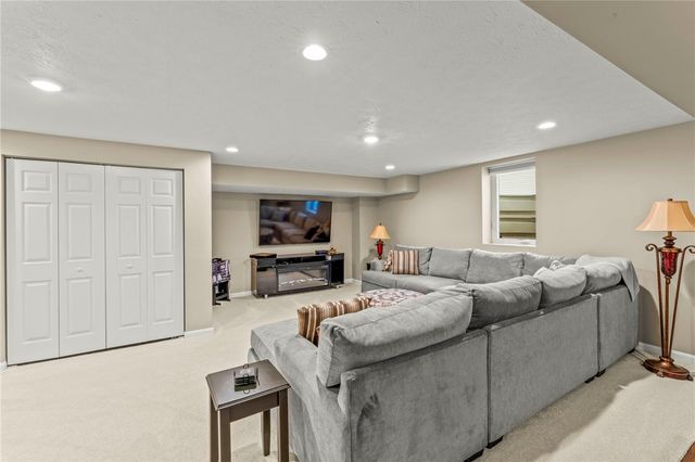 307 Regent Court, Mcdonald, PA 15057