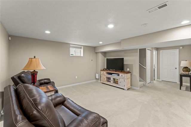 307 Regent Court, Mcdonald, PA 15057