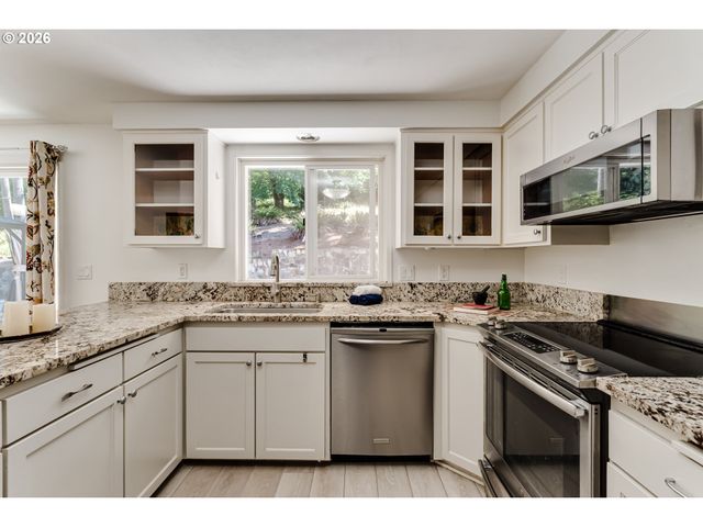 88119 TIKI Ln, Springfield, OR 97478