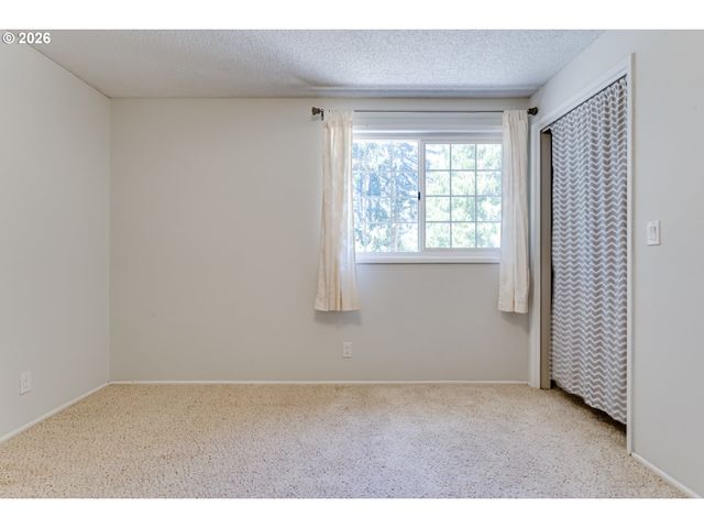 88119 TIKI Ln, Springfield, OR 97478