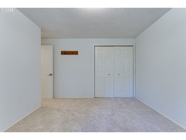 88119 TIKI Ln, Springfield, OR 97478