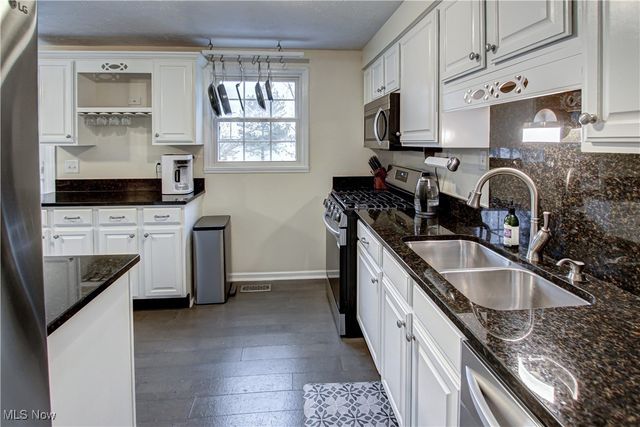 15724 Sassafras Drive, Strongsville, OH 44136