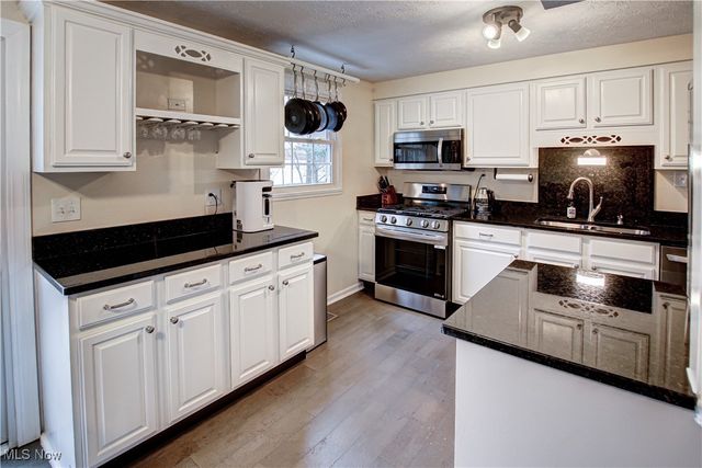 15724 Sassafras Drive, Strongsville, OH 44136